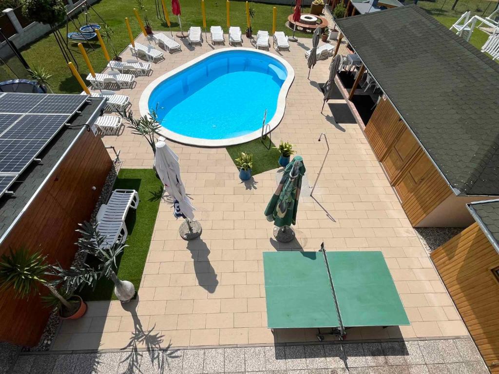 Bazén v ubytovaní Apartment Gyenesdias 19 alebo v jeho blízkosti