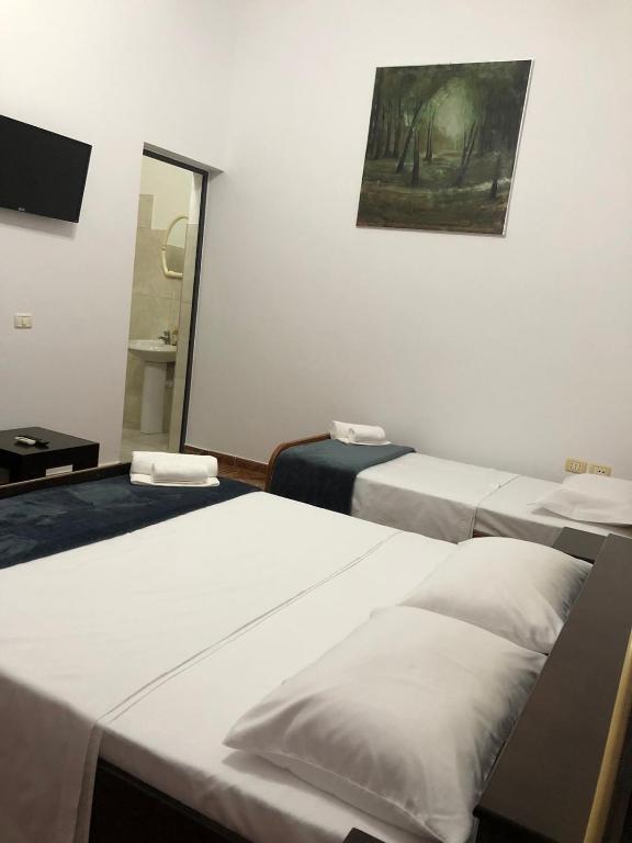 Postel nebo postele na pokoji v ubytování Hotel Xhej