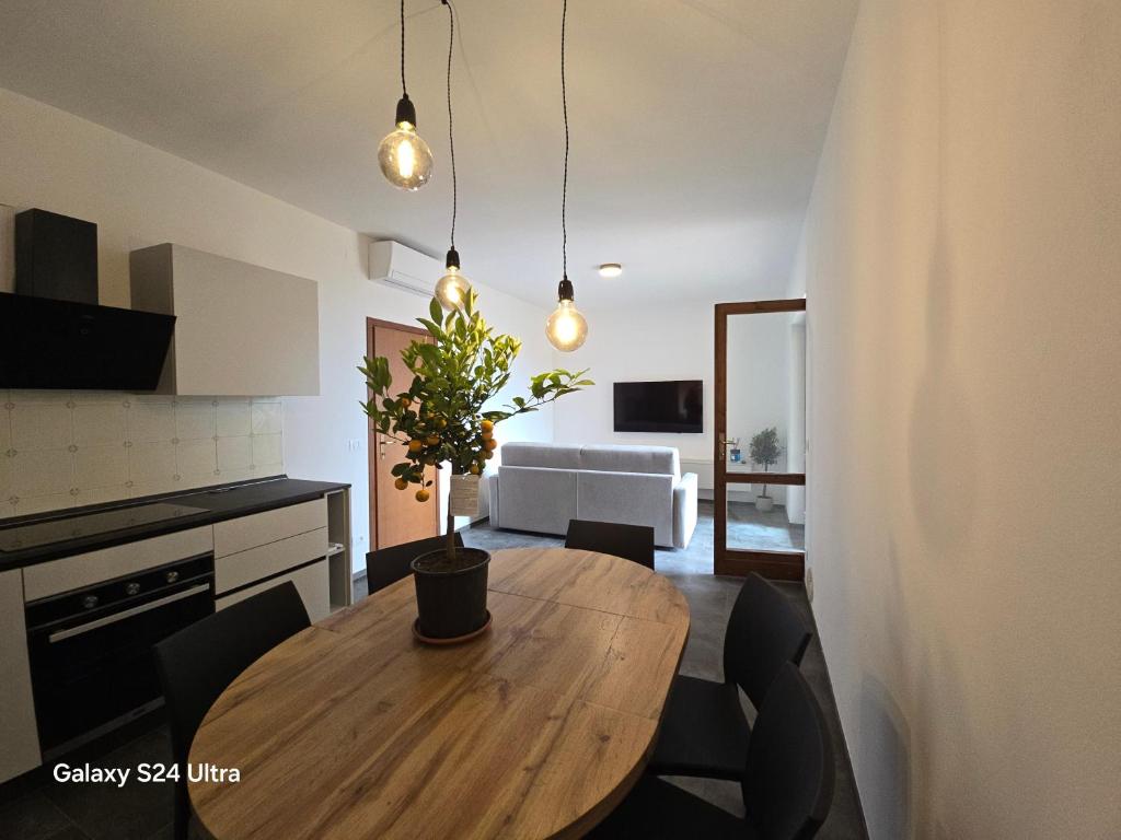 O bucătărie sau chicinetă la Alpenblick am Gardasee Ferienhaus