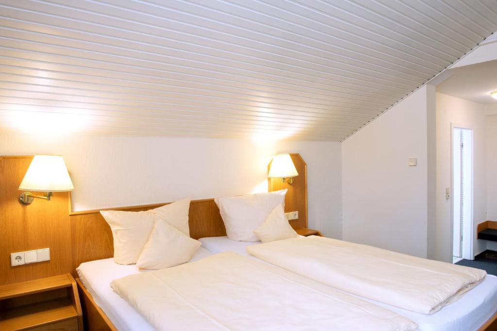 Postel nebo postele na pokoji v ubytování Hotel Fernblick