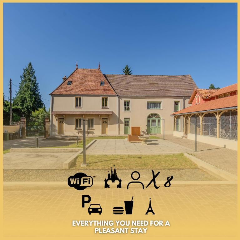 un dépliant pour une maison pour un séjour résidentiel dans l'établissement La Roseraie - Disney 30 minutes, à Saint-Augustin