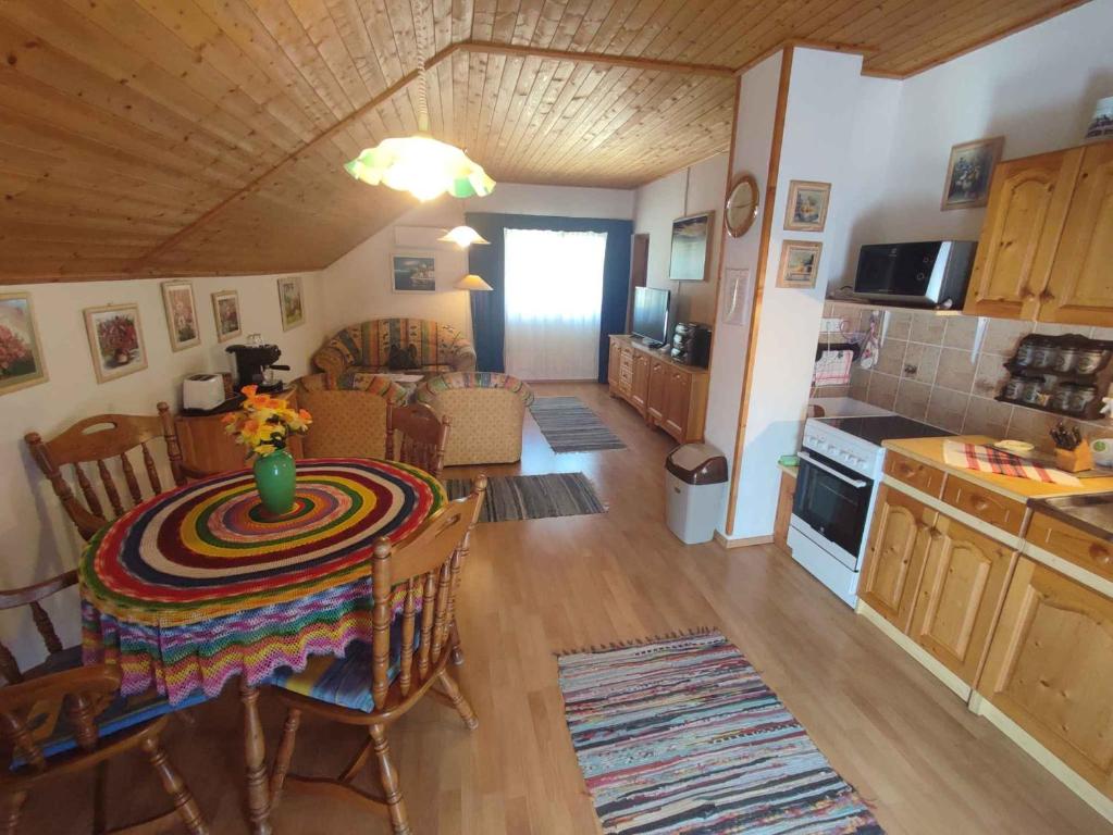 Fotografia z galérie ubytovania Apartment Balatonfenyves - Balaton 18360 v destinácii Balatonfenyves