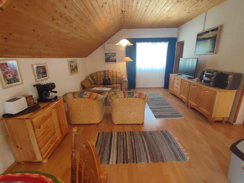 Fotografia z galérie ubytovania Apartment Balatonfenyves - Balaton 18360 v destinácii Balatonfenyves