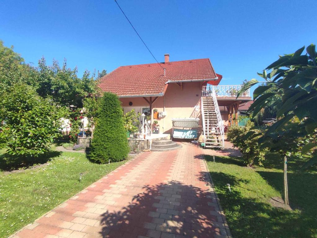 Budova, v ktorej sa apartmán nachádza