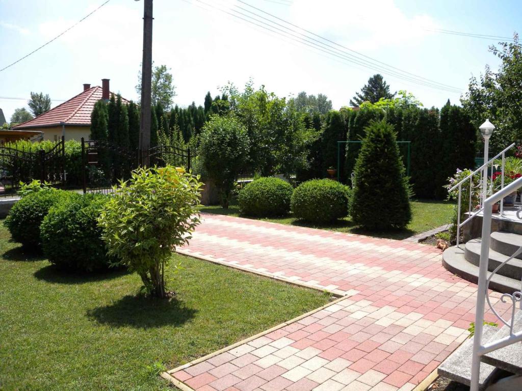Vonkajšia záhrada v ubytovaní Apartment Balatonfenyves/Balaton 18360