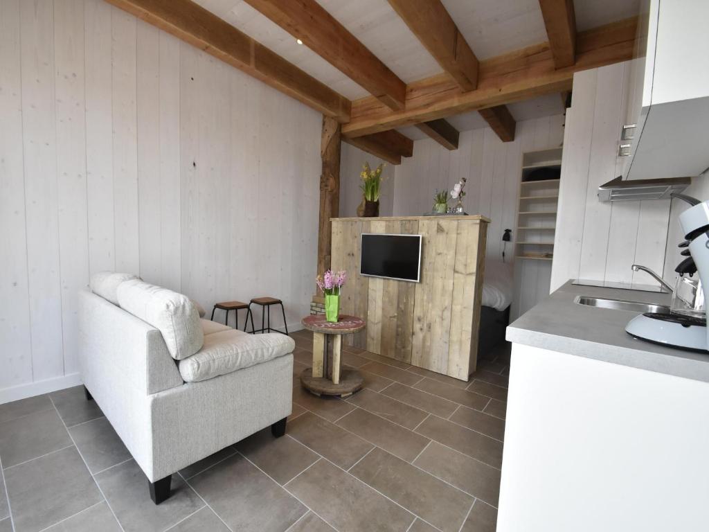 Kuchyň nebo kuchyňský kout v ubytování Studio Hazenborgh in Callantsoog near the sea