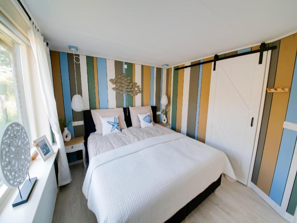 Postel nebo postele na pokoji v ubytování Beautiful Apartment in Callantsoog near Beach