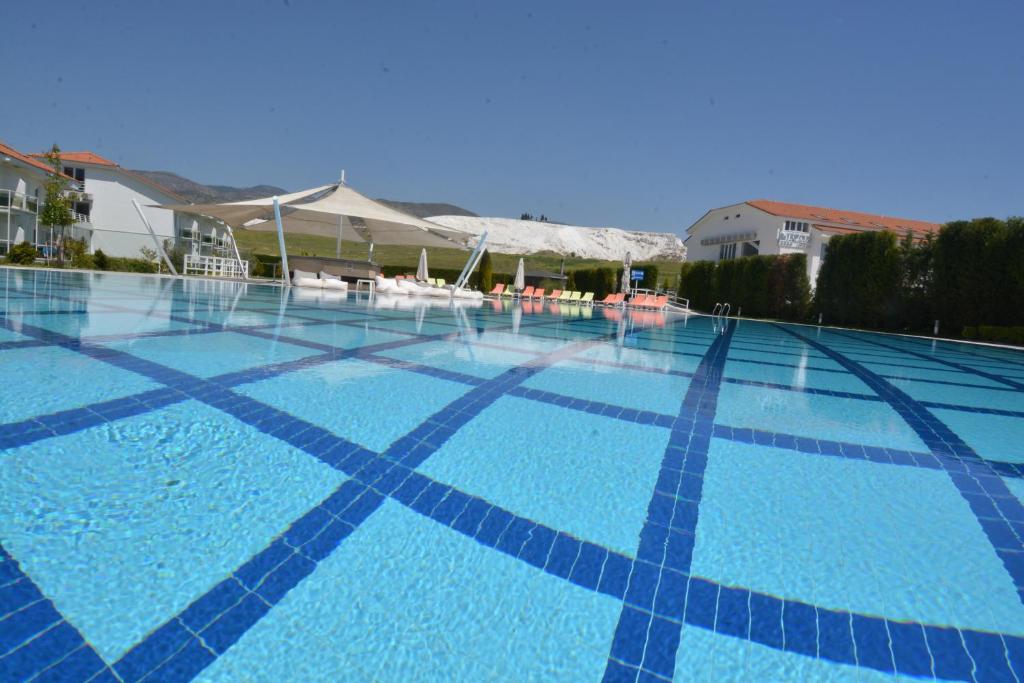 Bazén v ubytování Tripolis Hotel nebo v jeho okolí