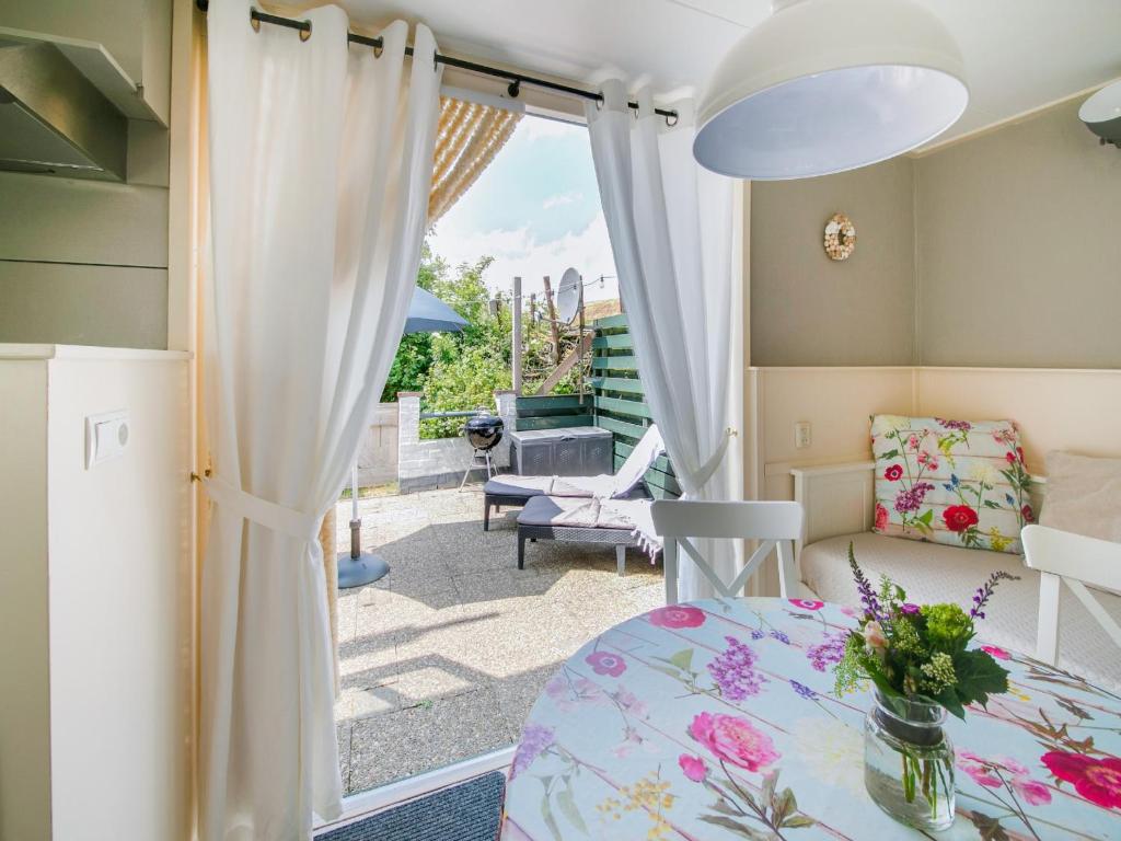 Posezení v ubytování Beautiful Apartment in Callantsoog near Beach