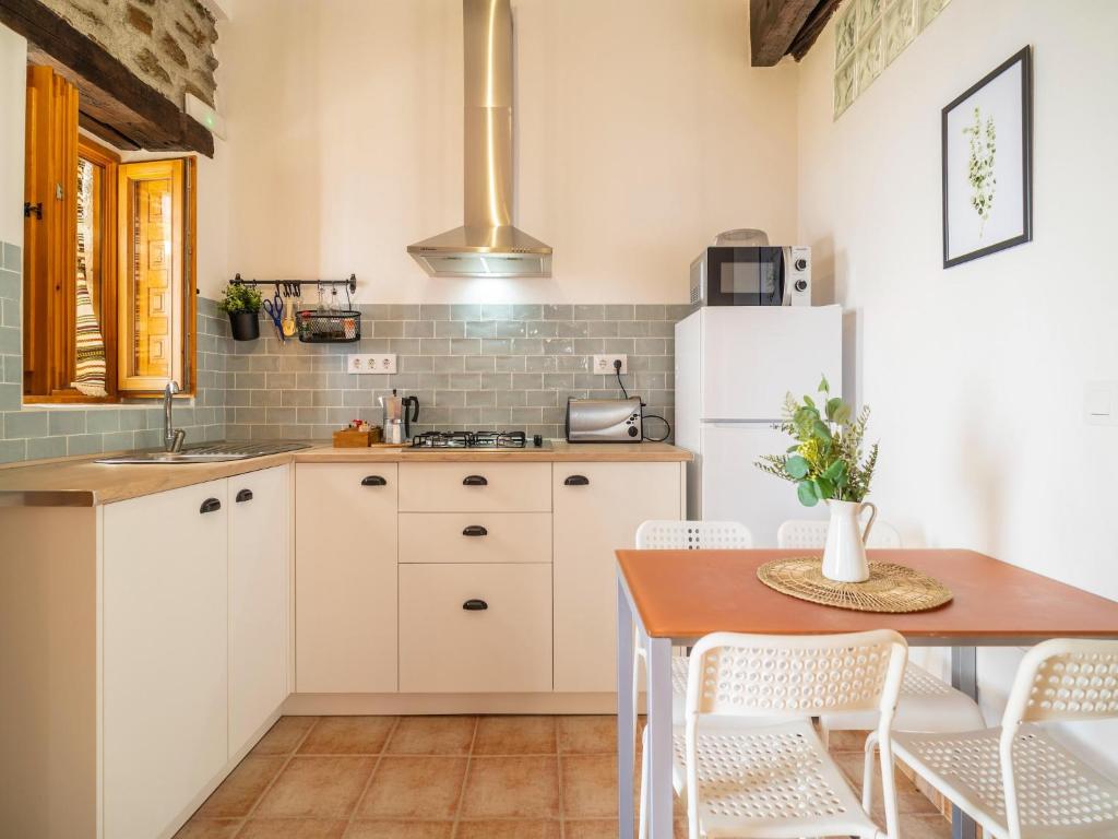 Kuchnia lub aneks kuchenny w obiekcie Casa Crisantemo with sea view and pool in Adra