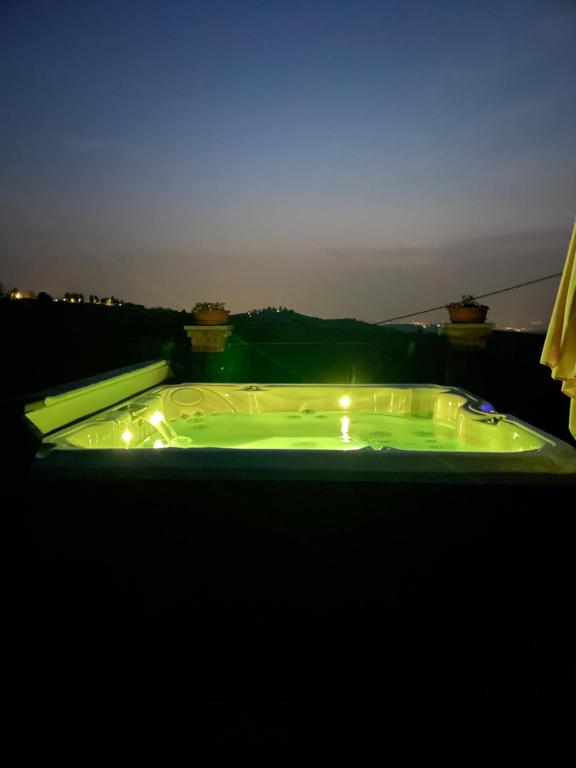 Bazén v ubytování Agriturismo Cascina Anrì nebo v jeho okolí