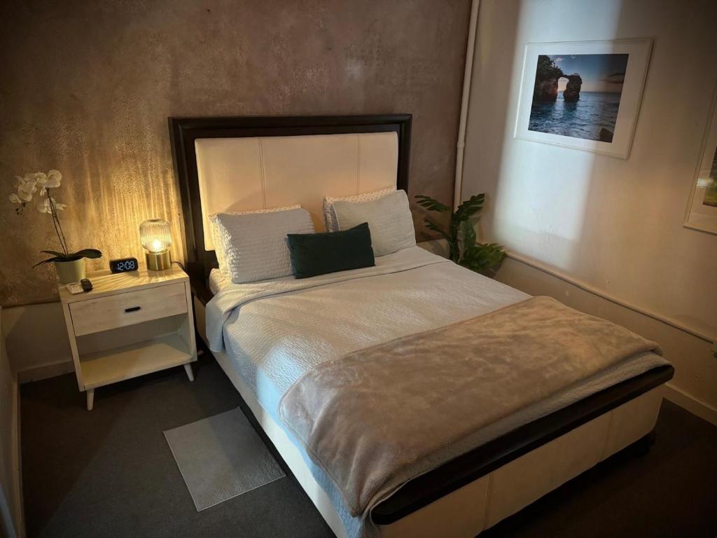 Postel nebo postele na pokoji v ubytování Oasis Inn