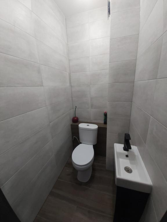 1140 Włościańska 5 - Tanie Pokoje w Apartamencie - samodzielne zameldowanie - self check in - 11