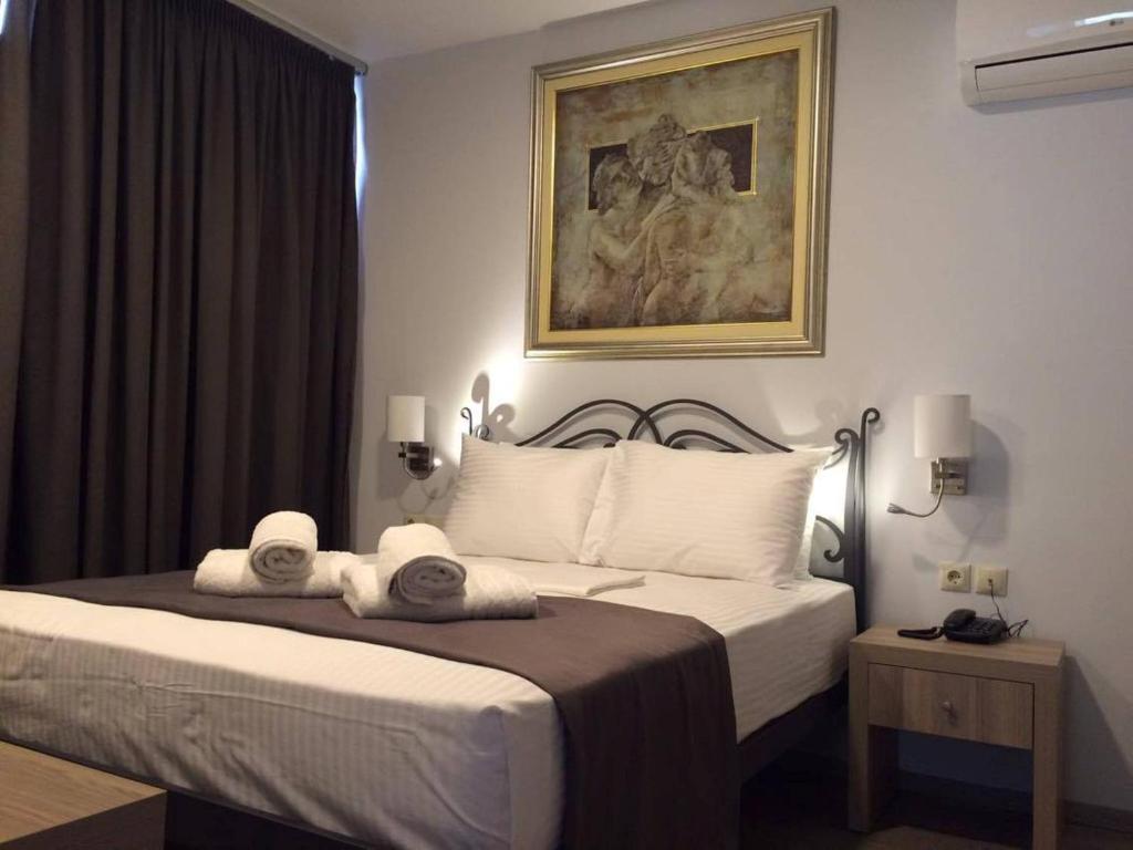 Postel nebo postele na pokoji v ubytování Argo Hotel Piraeus