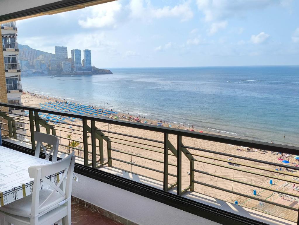 Playa de Levante *frente al mar*