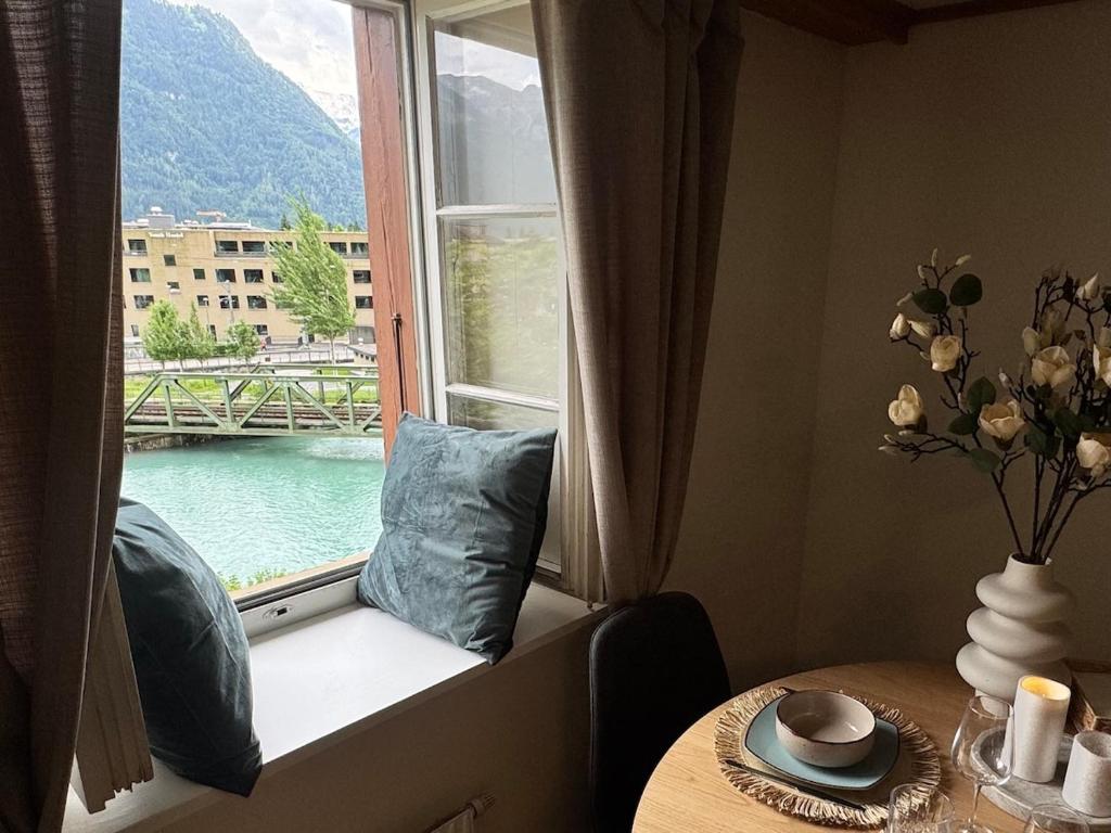 River 3 - Kissed Retreat with Iconic Jungfraujoch View - Resim 23