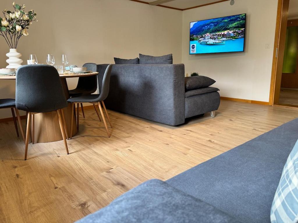 River 3 - Kissed Retreat with Iconic Jungfraujoch View - Resim 19