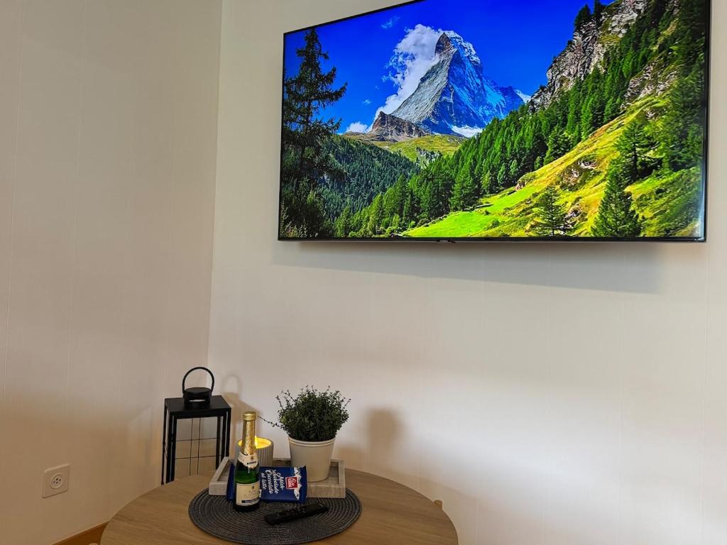 River 3 - Kissed Retreat with Iconic Jungfraujoch View - Resim 27