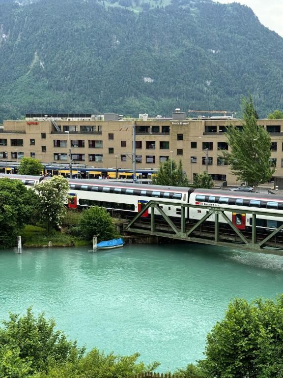 River 3 - Kissed Retreat with Iconic Jungfraujoch View - Resim 37