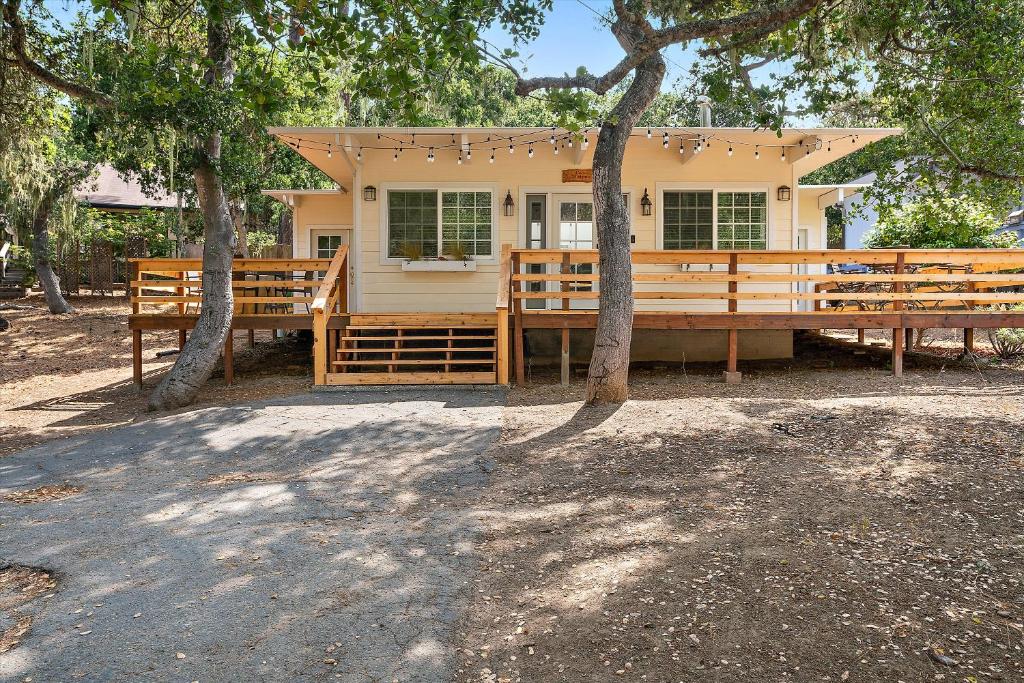 Το κτήριο όπου στεγάζεται  η παραθεριστική κατοικία