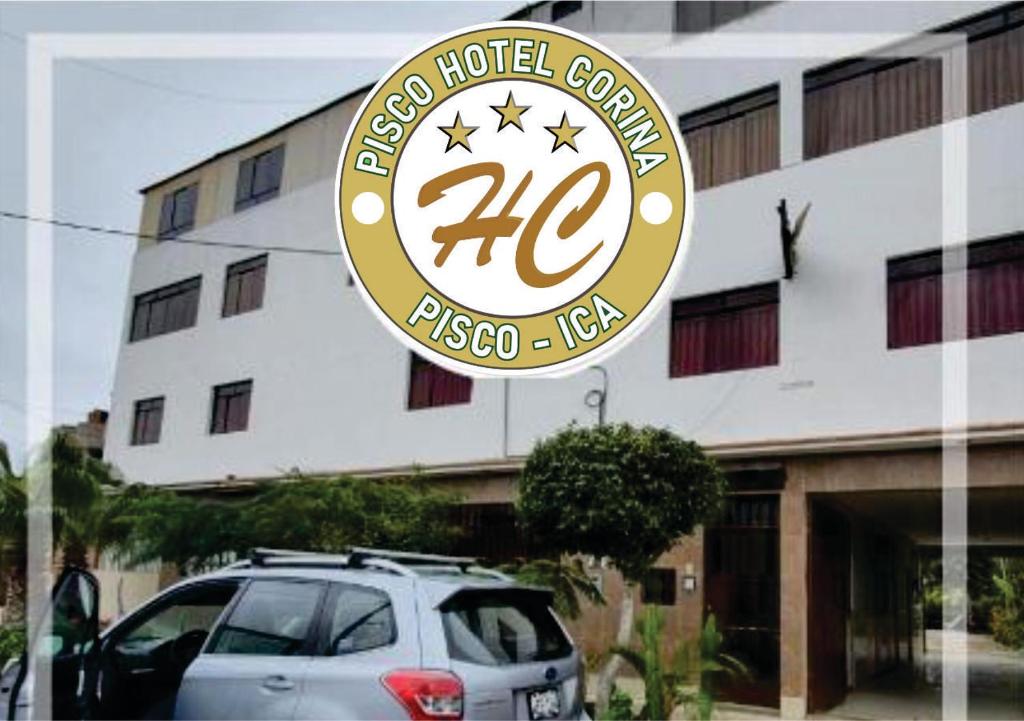 een bord in het raam van een hotel bij Pisco Hospedaje Corina in Pisco