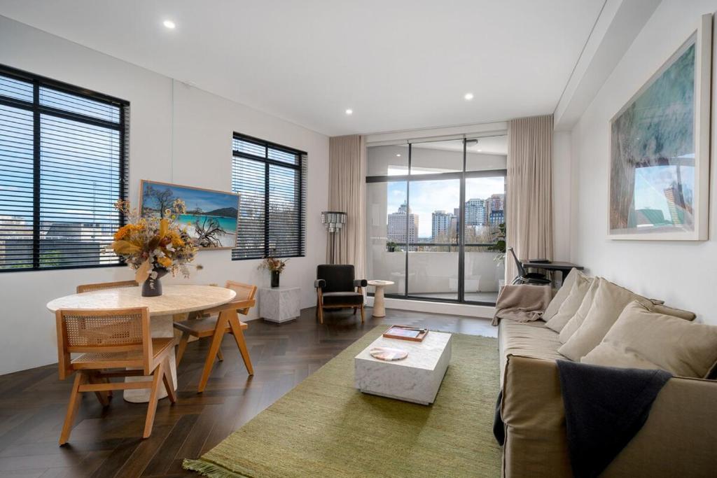 Picture Idea: Luxury Cbd Darlinghurst Apartment With Rooftop Bbq Area Pool Sauna