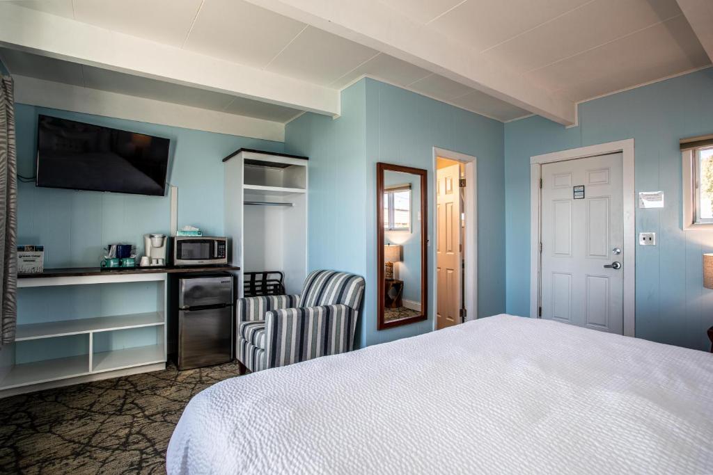 Η κουζίνα ή μικρή κουζίνα στο Beachfront Inn
