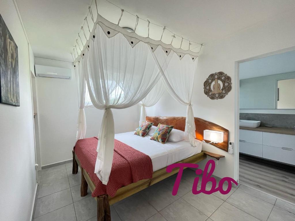 Un ou plusieurs lits dans un hébergement de l'établissement Haut de villa BEL BO & Bas de villa Tibo accès mer