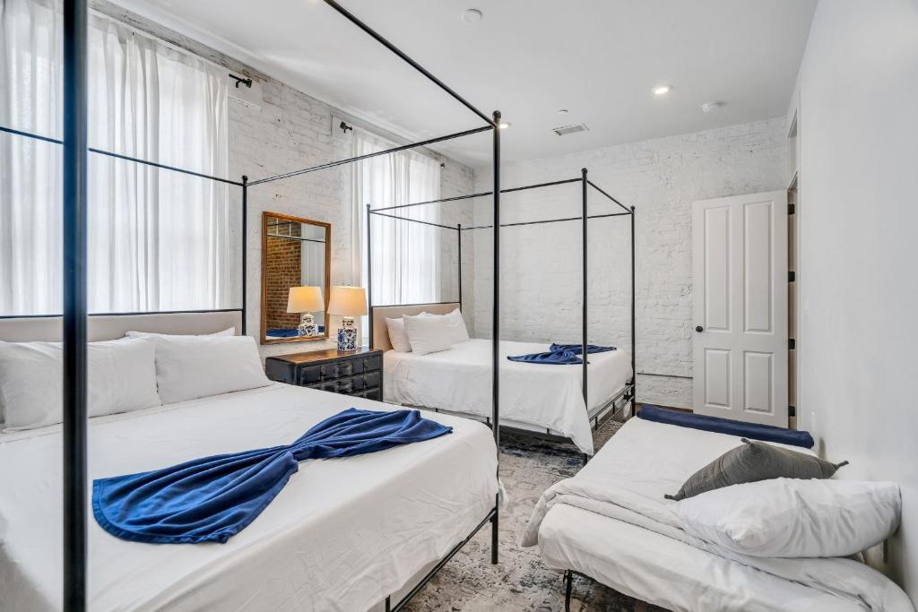 Charming Cbd 4br On Gravier Near Jazz & Dining客房内的一张或多张床位