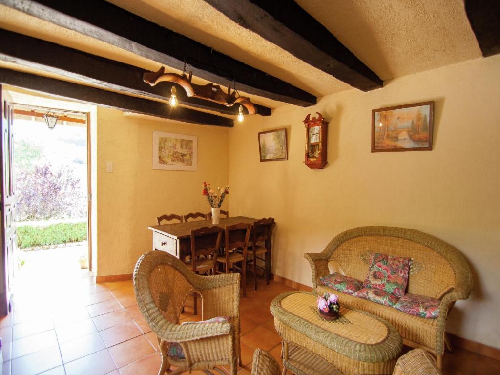 Cottage near Lac du Causse with Terrace, cleaning included