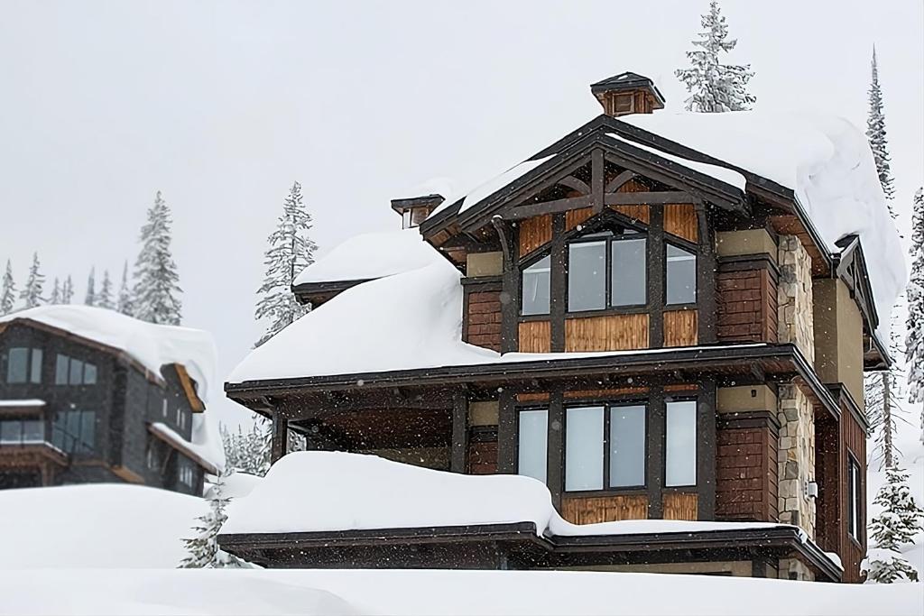 Dwight Out Chalet with Hot Tub v zimě