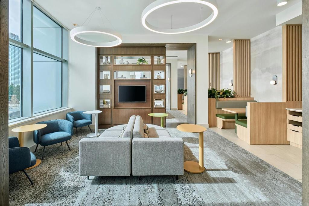 Posezení v ubytování Element by Westin Vancouver Metrotown