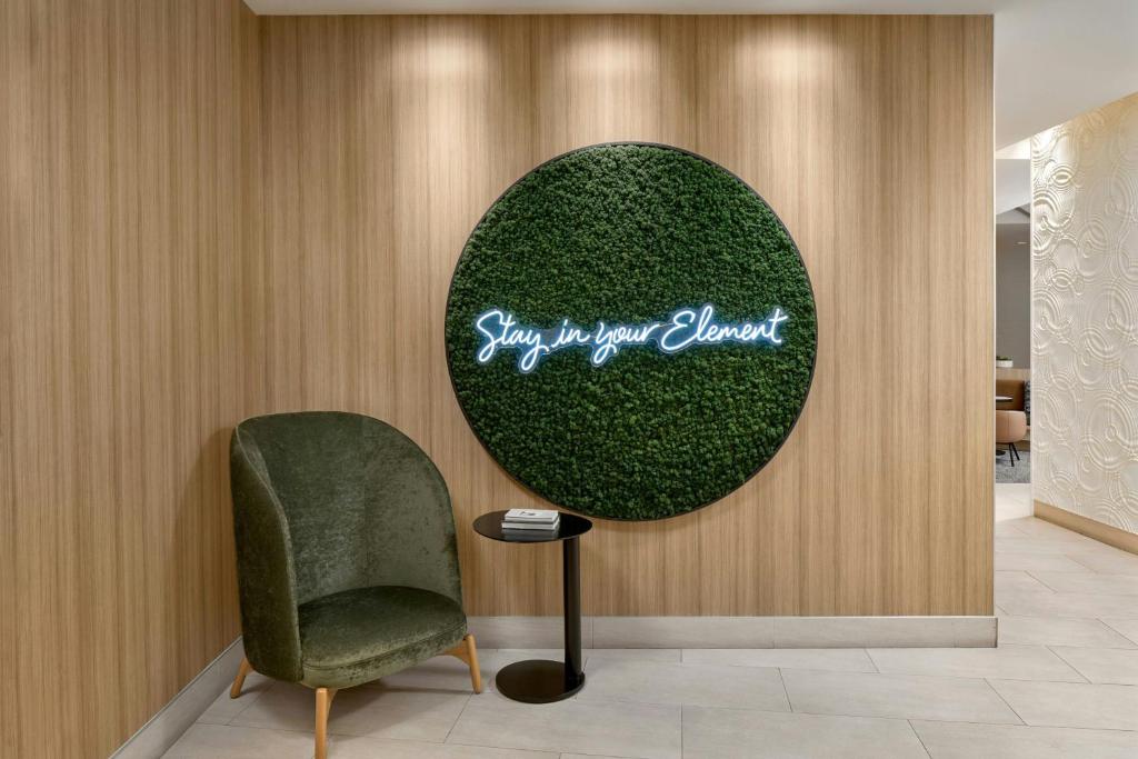 Posezení v ubytování Element by Westin Vancouver Metrotown