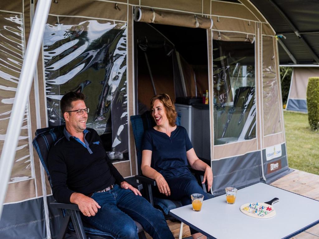 Nice tent lodge on the edge of a forest, cleaning included vendégei