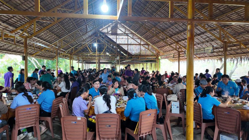 Restaurace v ubytování Coco Island Cồn Phụng