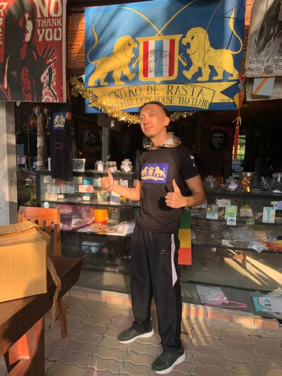 The Lazy Bar Guest House - Resim 4