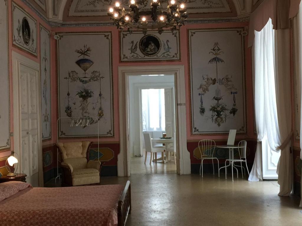A bed or beds in a room at Palazzo Doxi Fontana Dimora Storica
