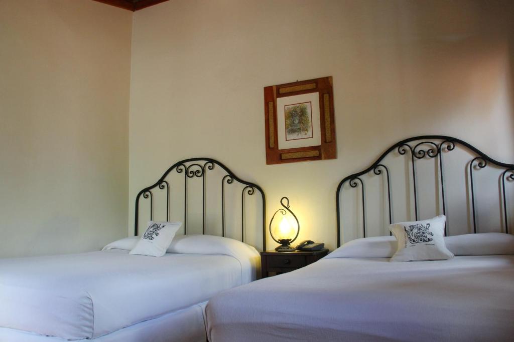 Postel nebo postele na pokoji v ubytování Hotel Plaza Yat Balam