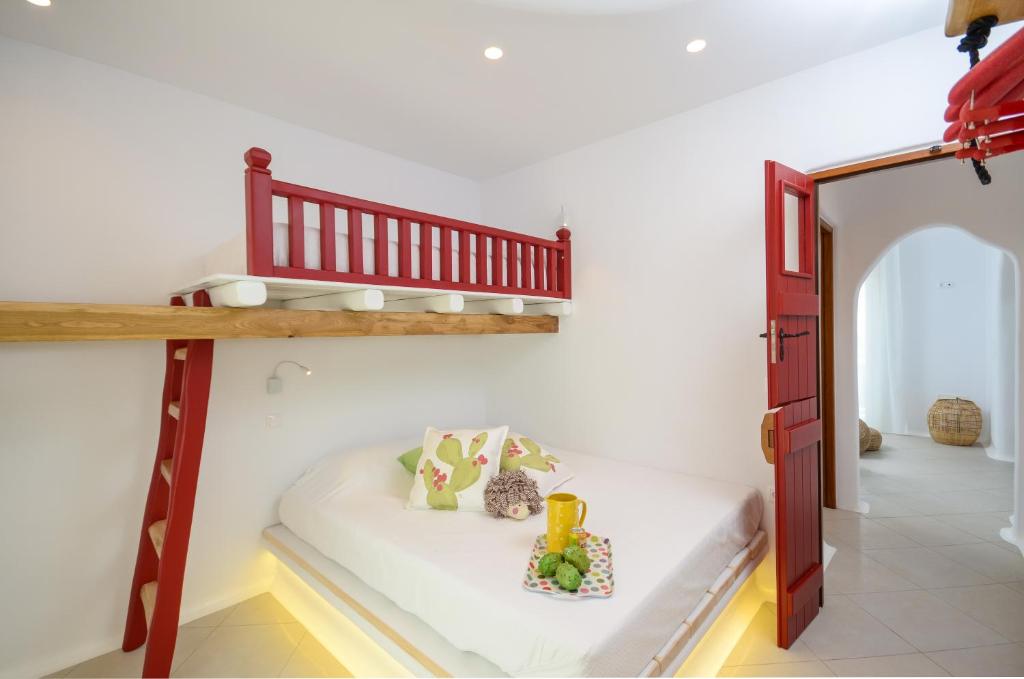 Uma cama ou camas num quarto em Naxos Euphoria Suites