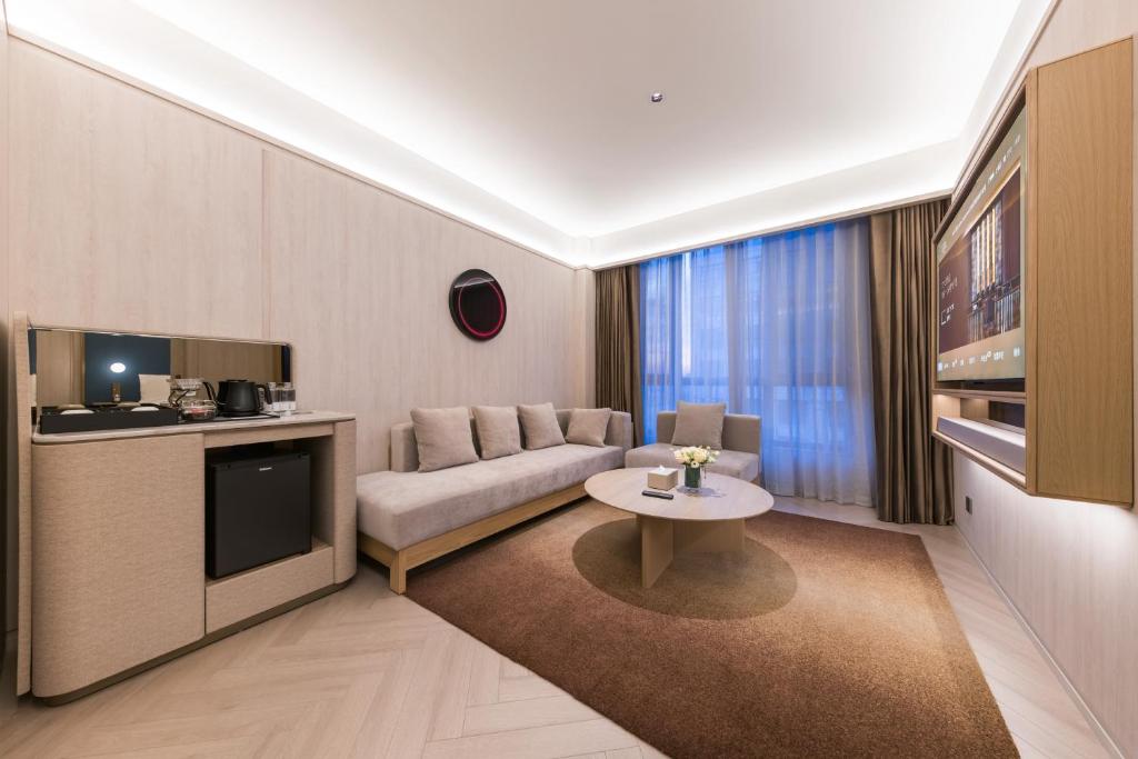 Kuchyň nebo kuchyňský kout v ubytování Tianjin Baodi Economic Development Zone Orange Crystal Hotel