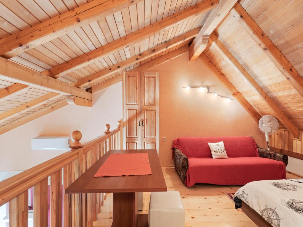 Holiday home with private pool and garden, cleaning included