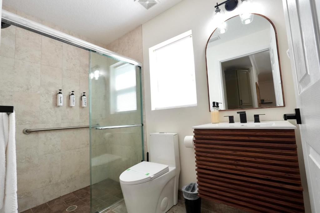 Koupelna v ubytování Luxury 2BD 2BTH Condo 5