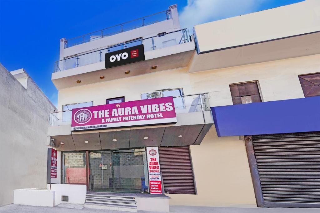 齐拉克普尔Hotel O The Aura Vibes的相册照片