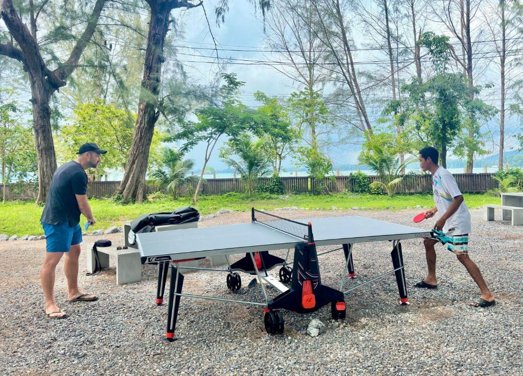 Tischtennis in der Unterkunft Twin Bay Resort Koh Lanta oder in der Nähe