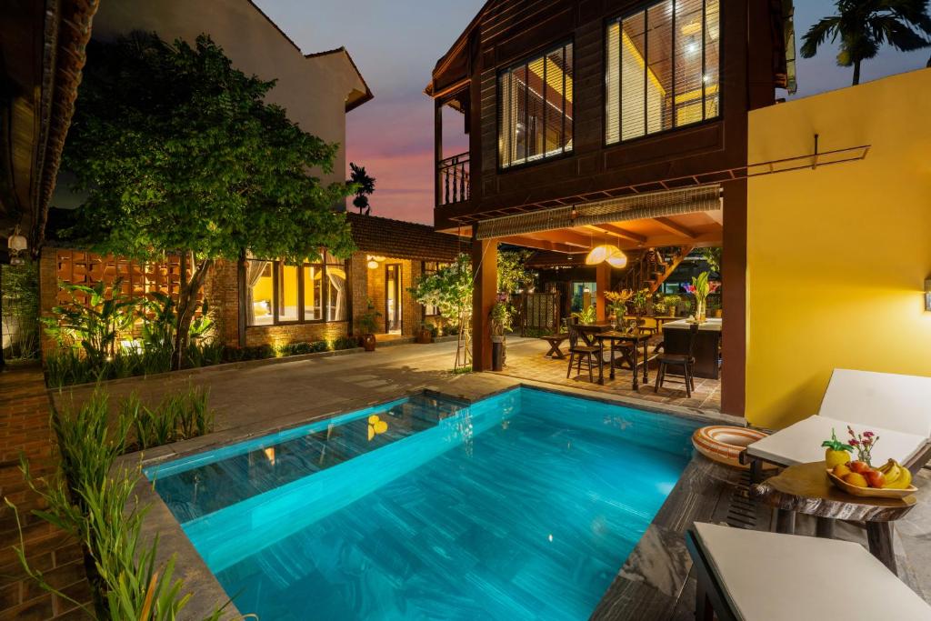 Bazén v ubytování DeMin Villa Hội An - Pool and BBQ Garden nebo v jeho okolí