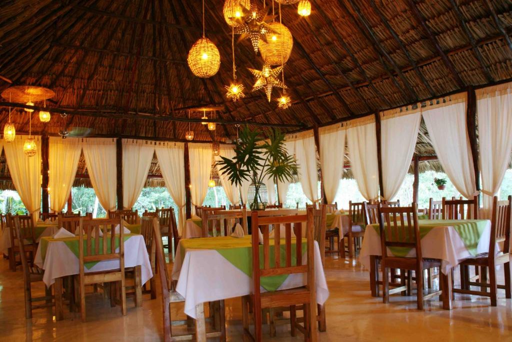 Restaurace v ubytování Hotel Okaan