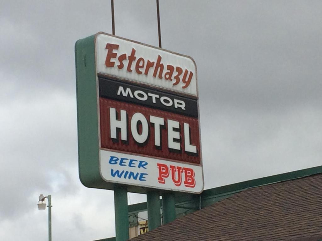 a sign on top of a motel hotel at Esterhazy Motor Hotel in Esterhazy