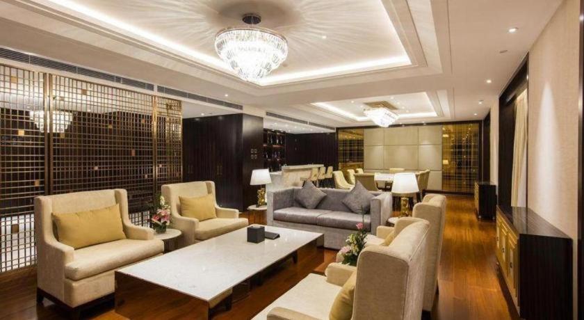 A seating area at The QUBE Hotel Jingzhou