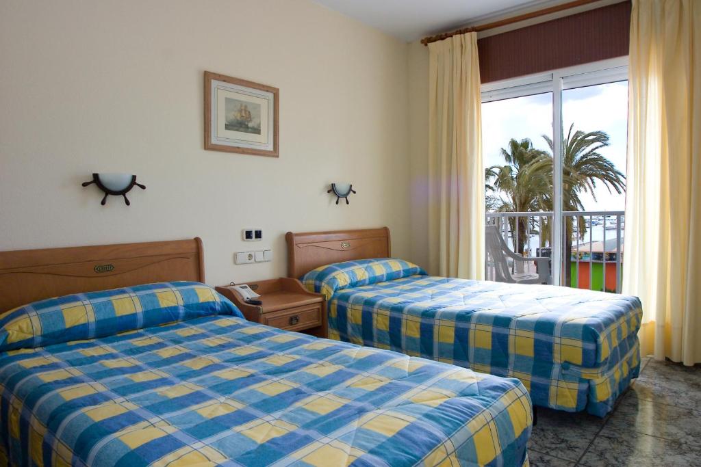 Postel nebo postele na pokoji v ubytování Hotel El Marino