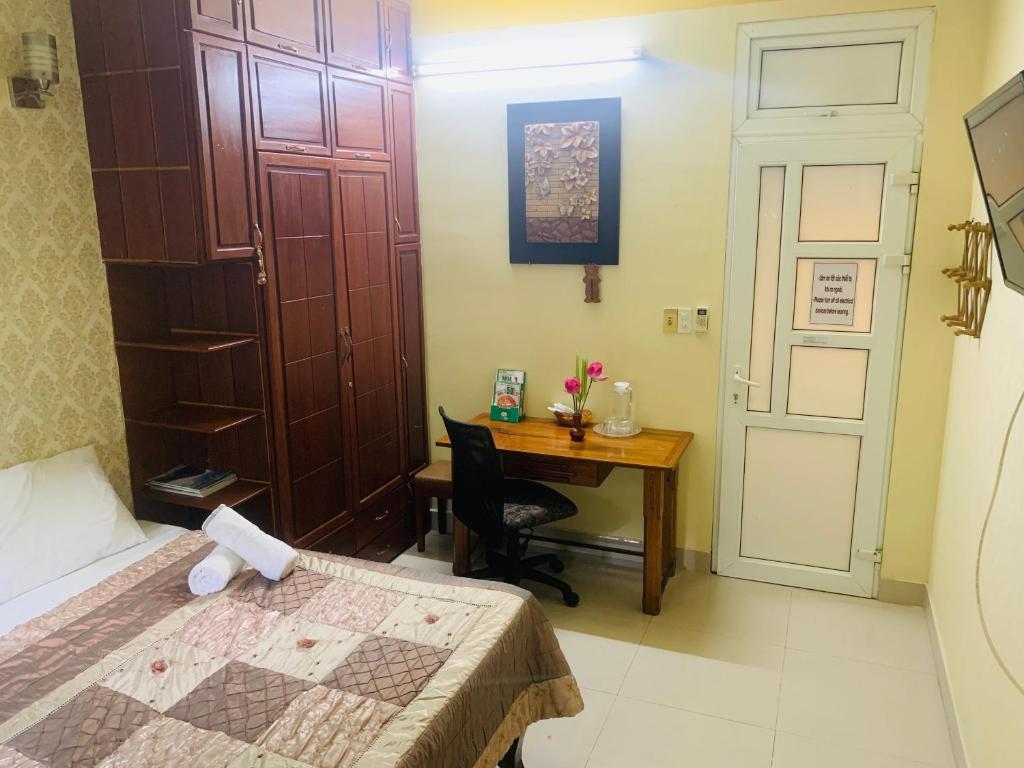Giường trong phòng chung tại Kota's House Homestay